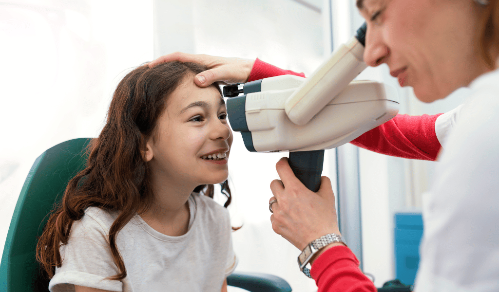 Quais idades são fundamentais para a consulta ao oftalmopediatra?