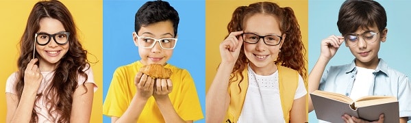 4 crianças sorridentes, em idade escolar, usando óculos de grau para problemas oculares.